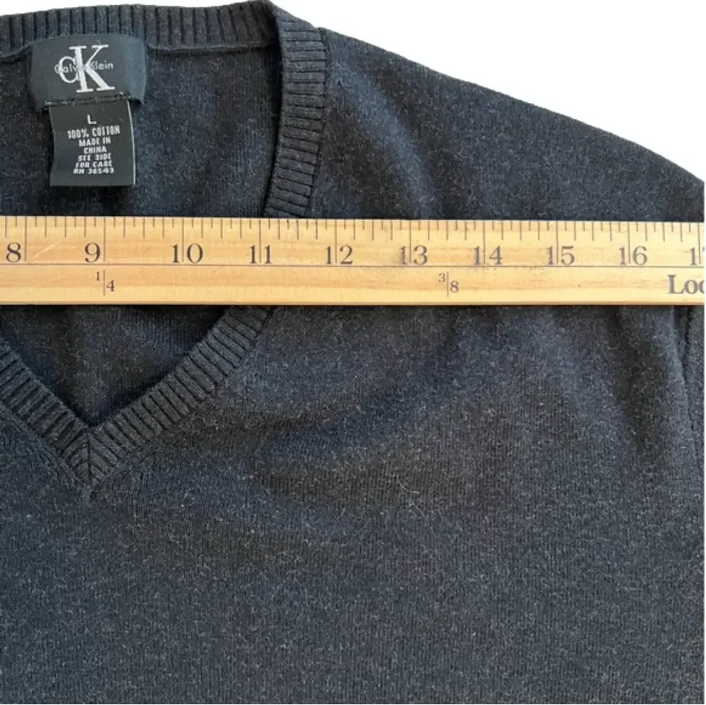 Calvin Klein charcoal black 100% cotton v-neck sweater, EUC size L